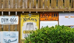 Pourquoi intégrer une plaque émaillée dans sa décoration d’intérieur ?