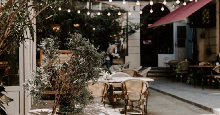 Pourquoi opter pour un mobilier de jardin sur mesure ? découvrez notre mobilier de jardin personnalisé, conçu sur mesure pour s'adapter à votre espace extérieur. alliant confort, esthétique et durabilité, nos créations uniques transformeront votre jardin en un véritable havre de paix.