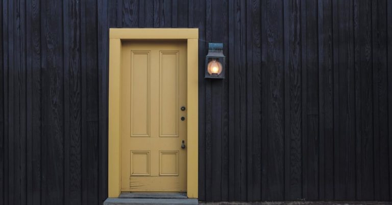 découvrez les meilleures solutions d'éclairage extérieur pour embellir votre jardin, améliorer la sécurité de votre propriété et créer une ambiance chaleureuse en soirée. profitez de conseils d'experts pour choisir les lumières idéales pour votre espace extérieur.
