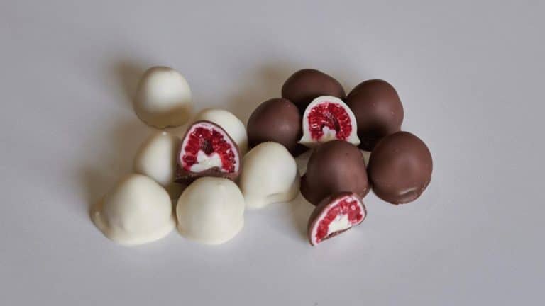 Ces 3 recettes de chocolats maison transforment Noël en un festin de saveurs et de bienfaits inégalés Ces 3 recettes de chocolats maison transforment Noël en un festin de saveurs et de bienfaits inégalés