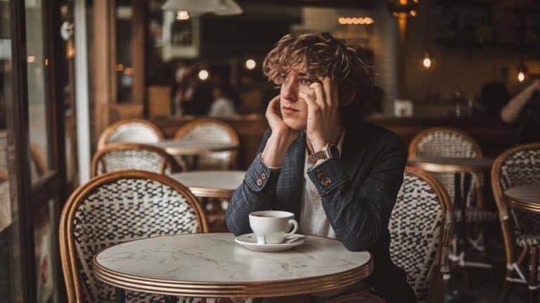 4 signes troublants qui révèlent que votre bonheur est peut-être une illusion Ces 4 signes bouleversants pourraient dévoiler que votre bonheur est en péril sans même que vous le sachiez