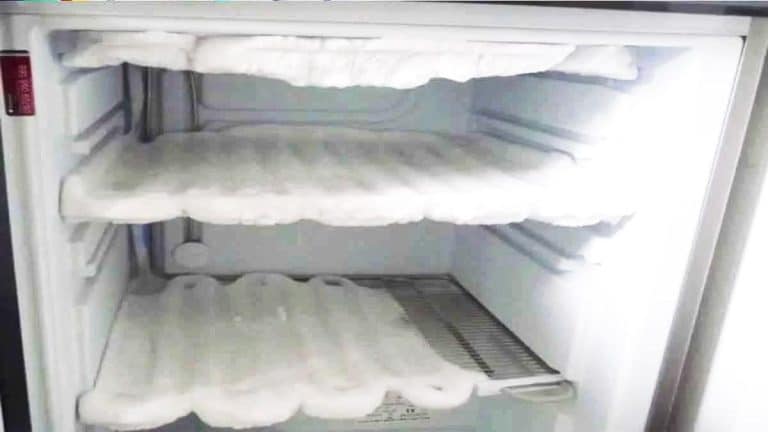 Cette astuce à 1 € avec du papier aluminium va transformer votre congélateur en une machine anti-givre révolutionnaire Cette astuce à 1€ avec du papier aluminium va transformer votre congélateur en une machine anti-givre révolutionnaire