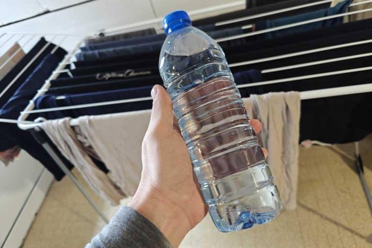 Cette astuce à base de bouteilles d&rsquo;eau réduit de moitié le temps de séchage du linge et sauve votre portefeuille cet hiver