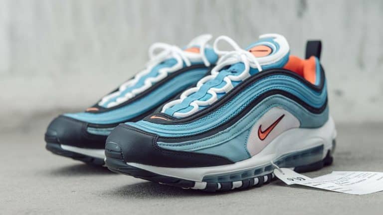 Cette paire de Nike à 28 € cache une fortune : découvrez son prix réel de 5 000 € et l’histoire derrière ce coup de maître Cette paire de Nike à 28 € cache une fortune : découvrez son prix réel de 5 000 € et l'histoire derrière ce coup de maître