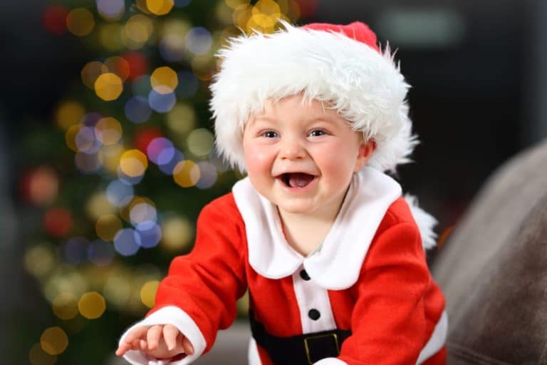Combien de Français portent le prénom du Père Noël ? Ce chiffre étonnant pourrait bien vous surprendre Près de 70 000 Français partagent le prénom magique du Père Noël : une tradition qui résiste au temps !