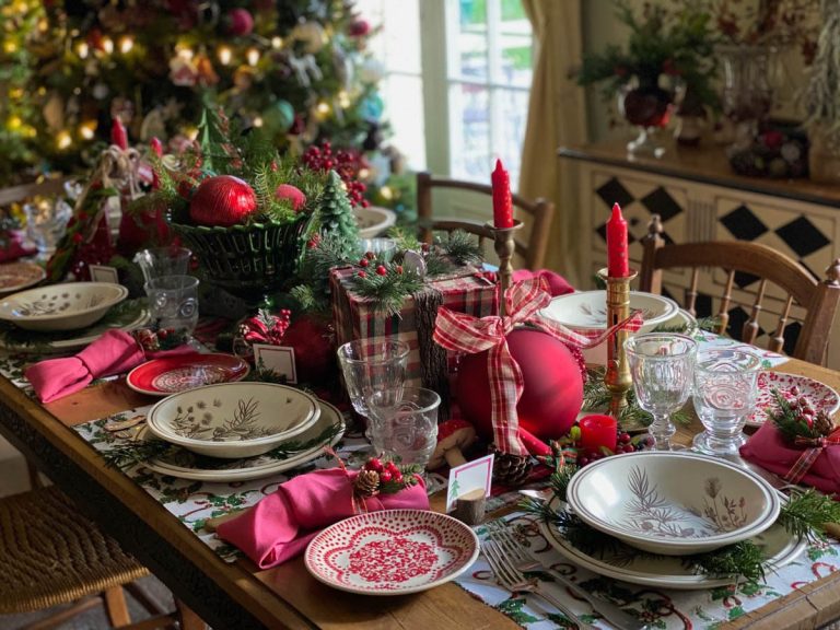 Ces secrets de tables de Noël 2024 : plongez dans l’élégance dorée qui envoûtera vos invités