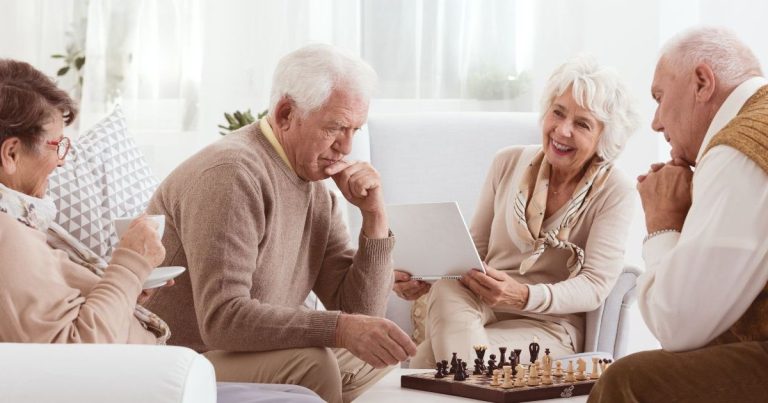 À 80 ans, ces 7 habitudes surprenantes forgent un mental d’acier : le secret des esprits les plus résilients dévoilé par la science