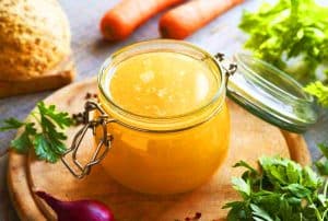 Ce bouillon vitaminé de Julie Chenu : l&rsquo;arme secrète détox pour revitaliser votre corps après les fêtes
