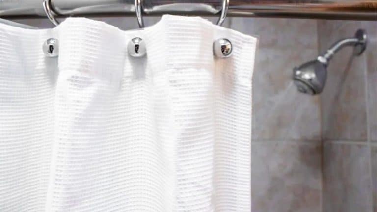 Laver votre rideau de douche à cette fréquence précise éliminerait jusqu’à 70 % des bactéries dans votre salle de bain Ce geste simple réduit de 70 % les bactéries dans votre salle de bain : à quelle fréquence laver votre rideau de douche