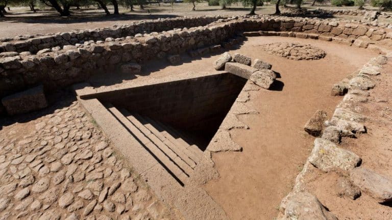 Ce puits sacré de 3 500 ans rivalise avec les mystères des pyramides égyptiennes et défie tous les experts Ce puits sacré de 3 500 ans rivalise avec les mystères des pyramides égyptiennes et défie tous les experts
