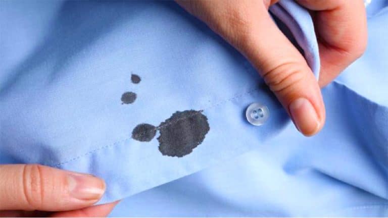 99 % des taches d’huile disparaissent en un instant grâce à cet ingrédient de cuisine : la solution miracle pour vos vêtements Ce simple ingrédient de cuisine élimine 99 % des taches d’huile les plus tenaces en un clin d’œil sur vos vêtements