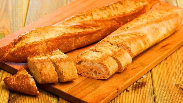 Transformez votre pain rassis en une baguette croustillante comme au premier jour avec cette astuce magique à l’AirFryer Cette astuce AirFryer transforme votre pain rassis en délice croustillant en seulement 7 minutes : dites adieu au gaspillage !
