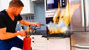 Cette multiprise commune chez vous pourrait déclencher un incendie : l&rsquo;électricien avertit sur un danger caché majeur