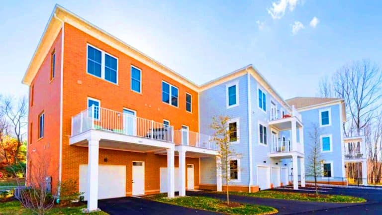 Ce nouvel immeuble révolutionnaire permet aux locataires d’échapper aux factures d’énergie grâce à une technologie inédite Cette révolution immobilière en Pennsylvanie efface vos factures d’énergie grâce à des panneaux solaires ingénieux