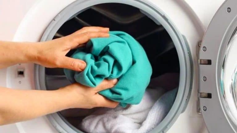 Découvrez cette astuce bluffante : une simple serviette pour sécher votre linge 3 fois plus vite en machine Découvrez cette astuce bluffante : une simple serviette pour sécher votre linge 3 fois plus vite en machine