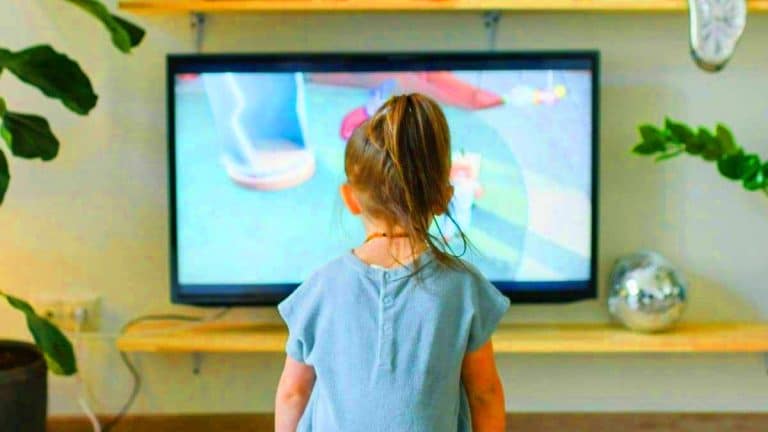 Votre enfant regarde 50 fois le même épisode ? Découvrez comment cette obsession booste son cerveau Votre enfant regarde 50 fois le même épisode ? Découvrez comment cette obsession booste son cerveau !