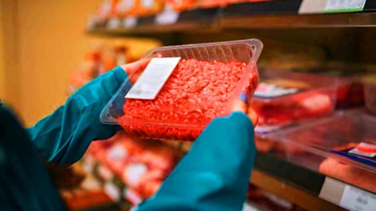 Ce boucher révèle le secret des viandes sous vide : conservez-les 6 mois sans perdre en qualité, épargnez gros