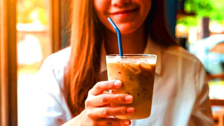 Ce secret de 3 glaçons de café transforme votre frappé en élixir divin : la boisson estivale la plus parfaite à déguster Ce secret de 3 glaçons de café transforme votre frappé en élixir divin : la boisson estivale la plus parfaite à déguster