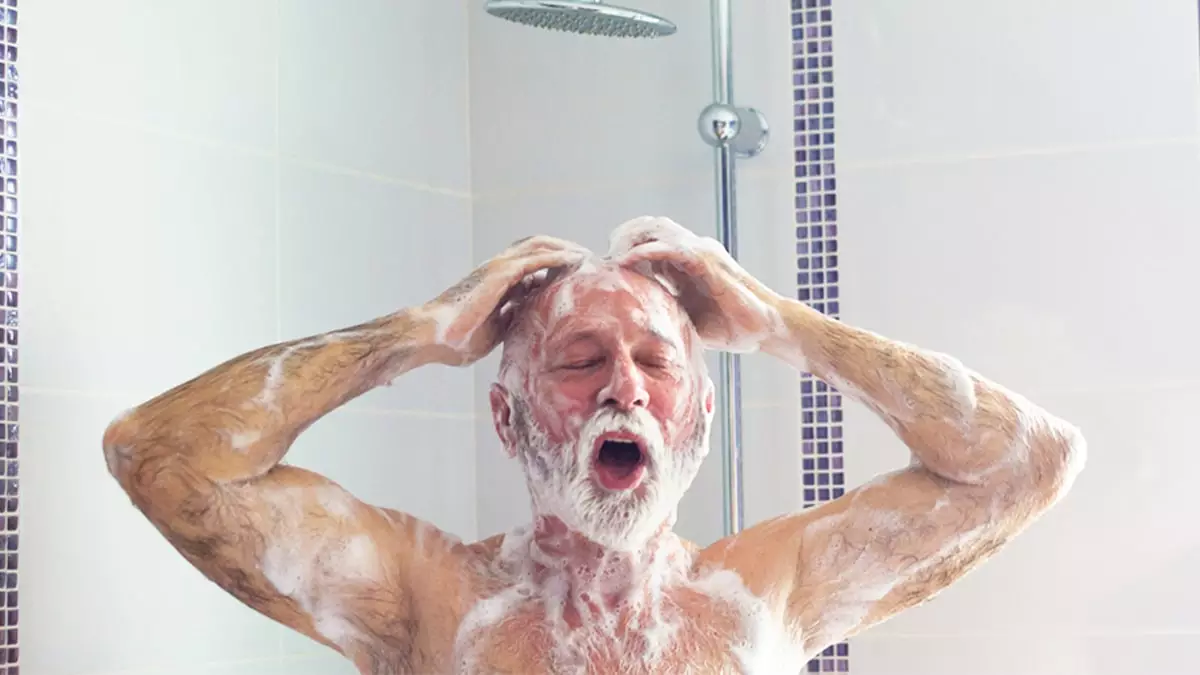 « Trop de douches pourrait nuire à votre santé après 65 ans » : voici ...
