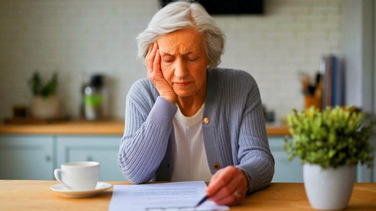 « Un détail dévastateur » : cette retraitée perd sa pension de réversion malgré sa retraite « maigrichonne » et l’internet s’enflamme « Un détail dévastateur » : cette retraitée perd sa pension de réversion malgré sa retraite « maigrichonne » et l’internet s’enflamme