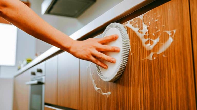Je l’ai fait : ce secret ultime pour éliminer la graisse des meubles de cuisine en 5 minutes va bouleverser votre quotidien Je l’ai fait : ce secret ultime pour éliminer la graisse des meubles de cuisine en 5 minutes va bouleverser votre quotidien