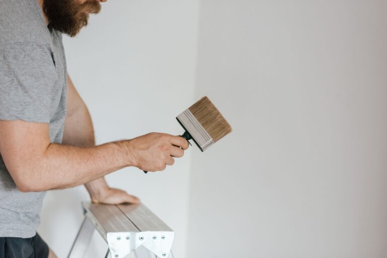 Avant-après : cette peinture transforme votre salon en forêt enchantée et « change votre vie » selon un expert déco