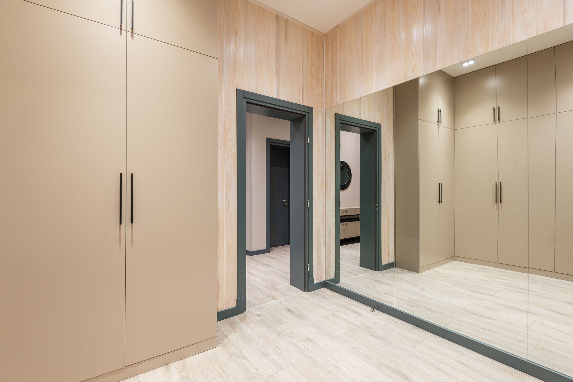 Utiliser les miroirs pour agrandir visuellement une pièce