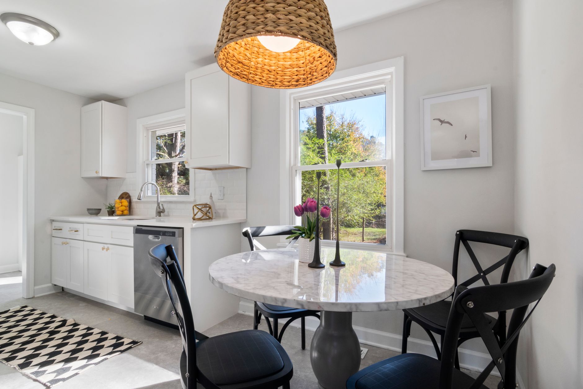 Petite cuisine : 9 couleurs pour créer une impression d’espace sans tout peindre en blanc